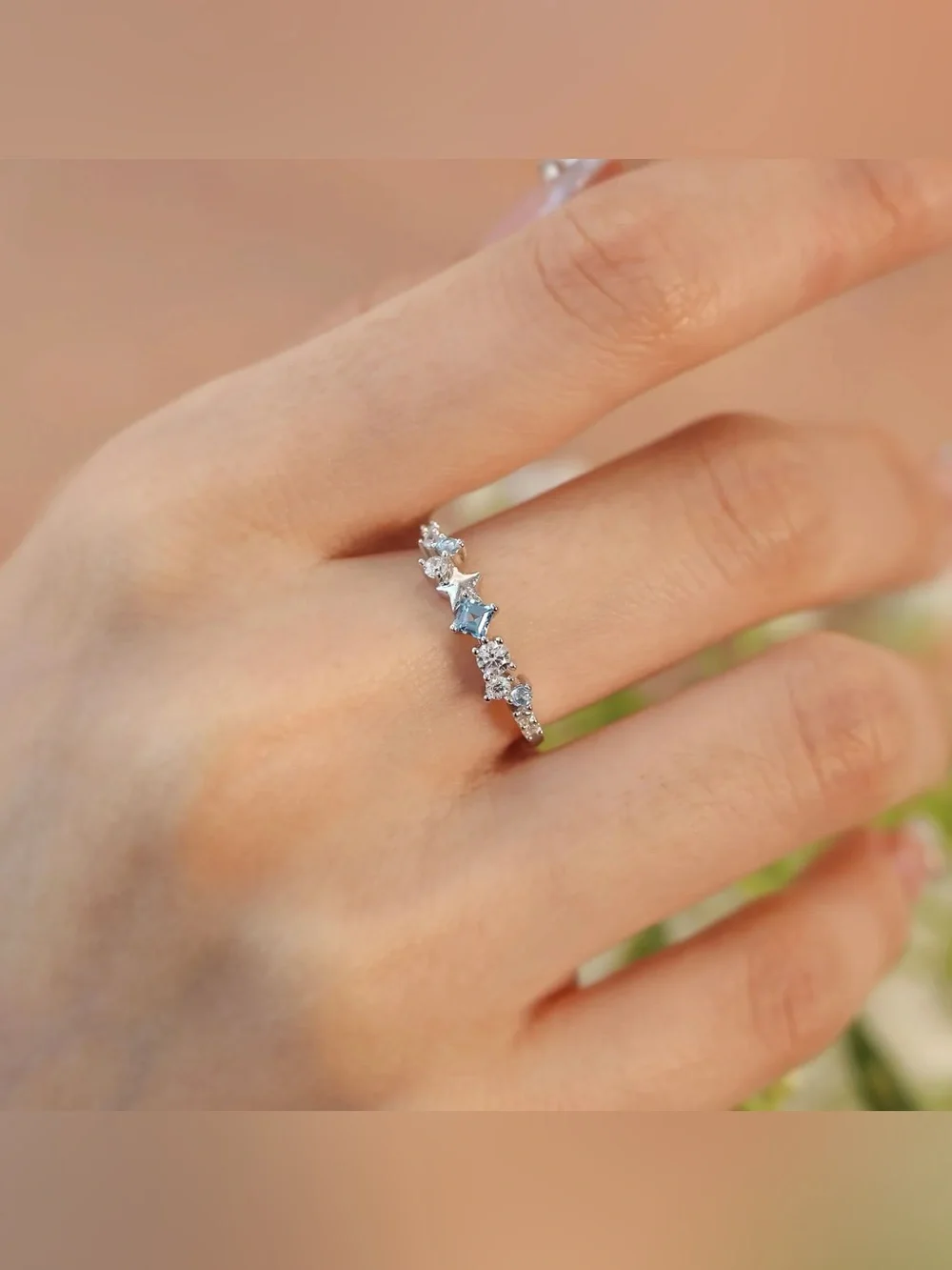 Star Inlaid Zircon Ring